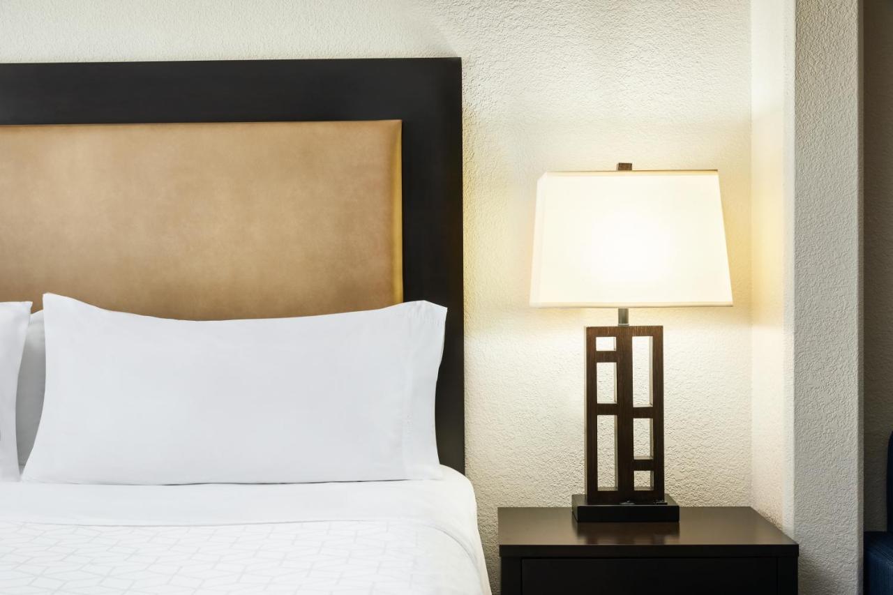 Holiday Inn Express & Suites Jacksonville South East - Medical Center Area By Ihg Room photo